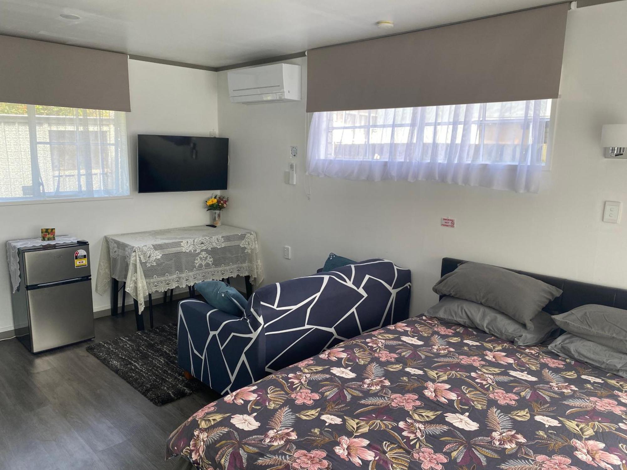 Self Contained En-Suite Private Bathroom, Private Entrance, Close To Shops & Hospital Homestay Hamilton Esterno foto